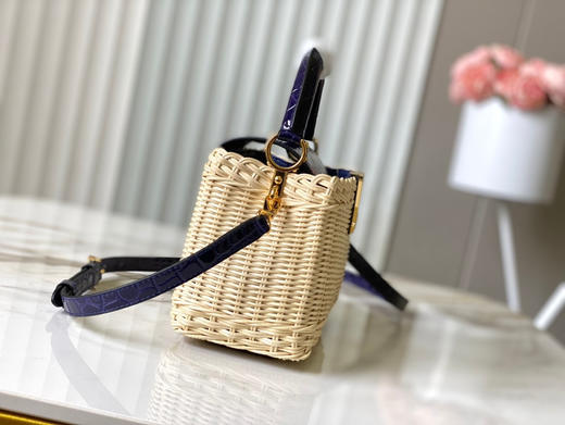 秋冬特惠💰1600 渠道级LV 新品 te级LV 动态芯片 N85520/M48865深蓝鳄鱼竹篮 本款Capucines手袋 商品图1