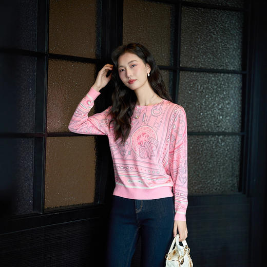 丁摩 马卡龙粉艺术印花针织衫上衣女显瘦蝴蝶结徽章圆领羊毛毛衣5ZF-50004 商品图4
