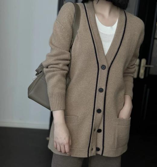 重磅渠道   lp栗子驼夹花开衫   撞色门襟老钱风  纯羊绒针织开衫 商品图2