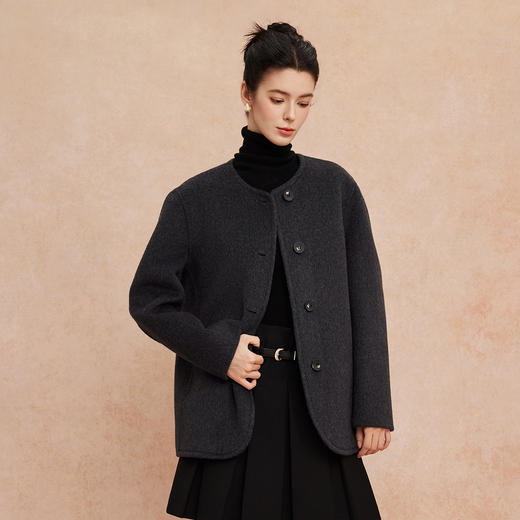 QH962斯尔丽2025新款圆领老钱风松弛感简约宽松保暖显高显瘦大衣 商品图10