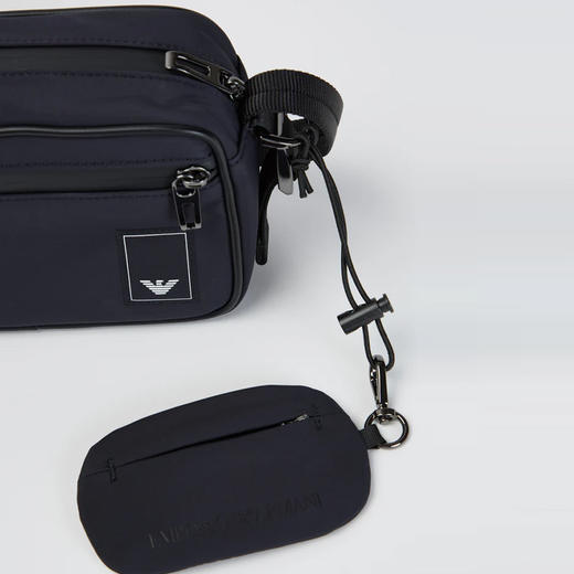 EMPORIO ARMANI 阿玛尼 男士小鹰徽标贴片单肩包 深蓝色 EM001220 AF19588 UB118 商品图3
