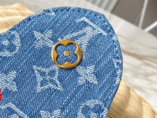 秋冬特惠💰1750 渠道级LV 新品 te级LV 动态芯片 LV X TM CAPUCINES 手袋 M14295/M48865黑色樱桃竹篮 本款Capucines手袋 商品图5