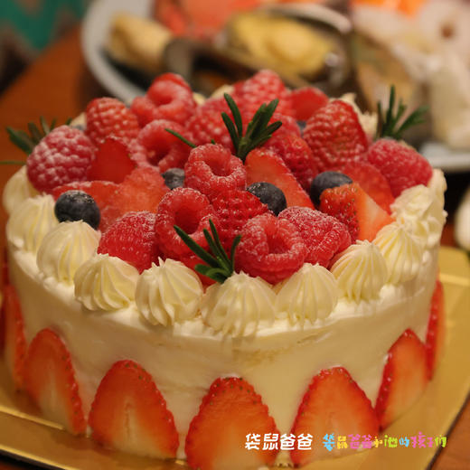 【袋鼠爸爸去哪儿 |西安海荣JW万豪酒店-- 1磅水果蛋糕】动物奶油时令水果蛋糕，五星级酒店出品，严选原材料和新鲜水果，蛋糕胚松软美味。生日、庆功宴、下午茶或聚餐等多场景都适合~ 商品图0
