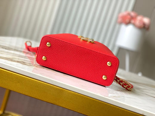 秋冬特惠💰1600 渠道级LV 新品 te级LV 动态芯片 M13250/M48865红樱桃拼金扣链条 本款Capucines手袋 商品图8