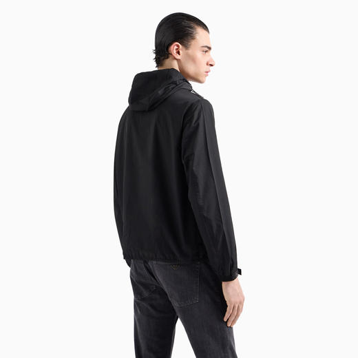 【五】EMPORIO ARMANI 阿玛尼 男士带兜帽和徽标贴片的防水尼龙外套 黑色 8N1BQ0 1NZQZ 0999 商品图2