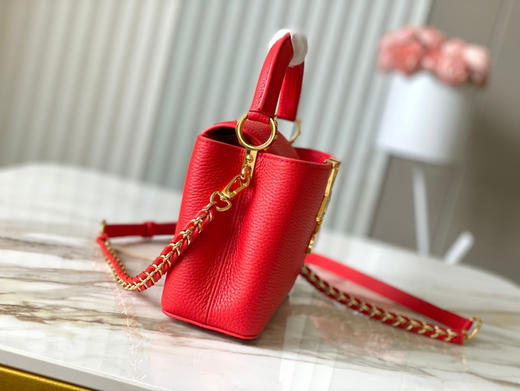秋冬特惠💰1600 渠道级LV 新品 te级LV 动态芯片 M13250/M48865红樱桃拼金扣链条 本款Capucines手袋 商品图1