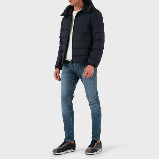 EMPORIO ARMANI 阿玛尼 男士字母徽标提花带帽绗缝尼龙羽绒服 深蓝色 EM003043 AF15384 UB118 商品图3