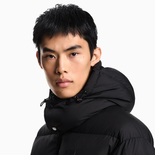 EMPORIO ARMANI 阿玛尼 男士徽标贴片防水绗缝防撕裂尼龙连帽羽绒服 黑色 EM003050 AF18231 UC001 商品图3