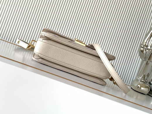 秋冬特惠💰1600 渠道级LV【全钢五金 MB163c01变码芯片】te级LV 全套包装 M25682 本款Pochette Métis East West 手袋 商品图3