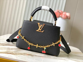 秋冬特惠💰1750 渠道级LV 新品 te级LV 动态芯片 M13714/M48865黑拼樱桃链条 本款Capucines手袋