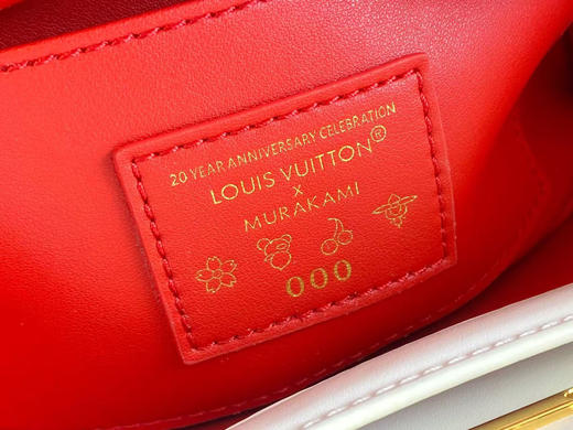 秋冬特惠💰1750 渠道级LV 新品 te级LV 动态芯片 M13251/M48865白拼樱桃链条 本款Capucines手袋 商品图5