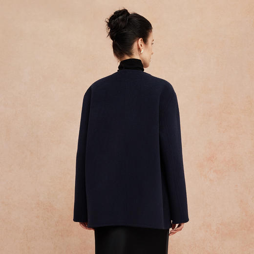 QH962斯尔丽2025新款圆领老钱风松弛感简约宽松保暖显高显瘦大衣 商品图5