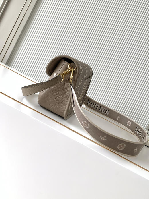 秋冬特惠💰1480 渠道级LV【全钢五金 MB163c01变码芯片】te级LV 全套包装 M46583大象灰 本款Diane手袋 商品图1