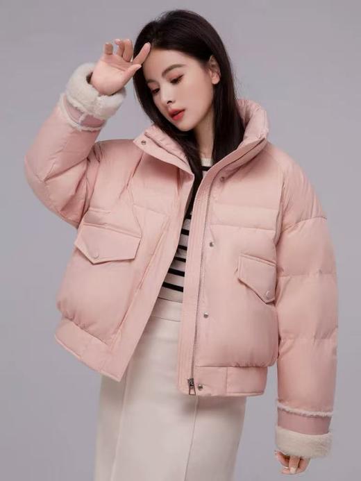 吊牌1719元【卡汶品牌】绒子含量90% 9042密实面料立领拼皮毛袖口短款羽绒服-喜出 商品图0