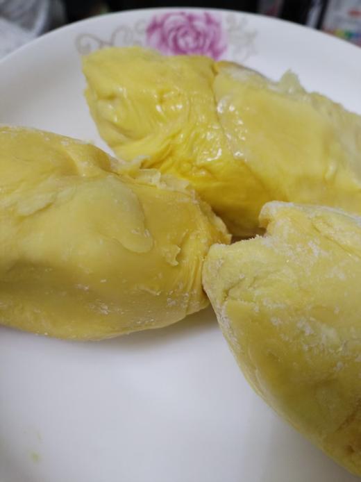 红肉猫山王榴莲肉500g*2袋，核心产区，普遍都是20年树龄的老树果，口感绵密如冰淇淋，薄薄的一层奶油皮，果肉细腻 口感醇香浓厚，彻底化冻几乎没有水！ （因为品种特征 果核偏大），顺丰全国包邮。 商品图5