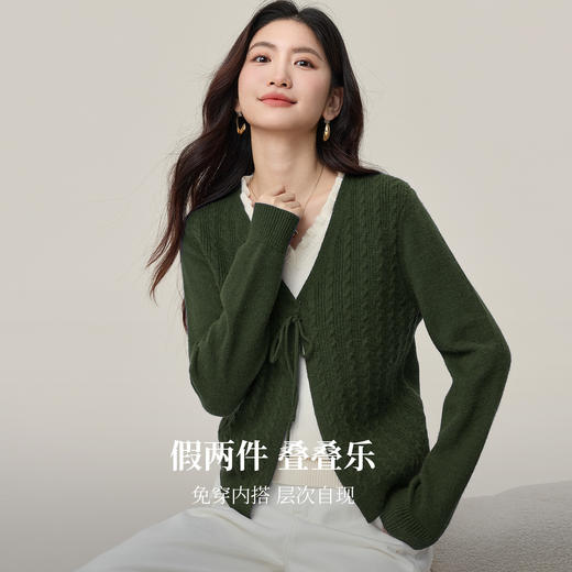 【年货节】熙世界复古假两件绞花长袖毛衣女2025秋冬新款撞色花边V领针织衫 商品图1