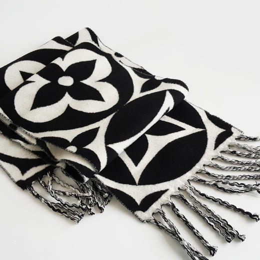 【98新闲置】LV路易威登M79212黑白MEDALLION羊毛流苏围巾中性款251025NJS17 商品图2