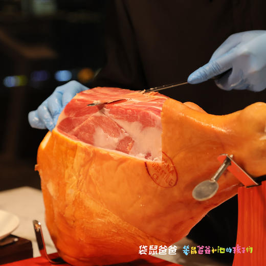 【袋鼠爸爸去哪儿 |西安海荣JW万豪酒店-海鲜自助午/晚餐可选】位于酒店38层JW厨房，坐拥迷人城景，环境静谧雅致。菜品种类丰富，可畅享融合中西的环球风味。一起来感受五星级酒店自助美食之旅~ 商品图8