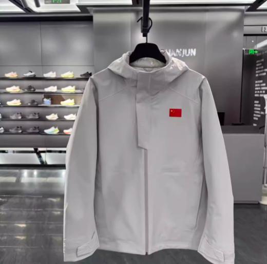 安踏冠军2025冬季男士防泼水冲锋衣轻薄羽绒三合一外套152540622 商品图1