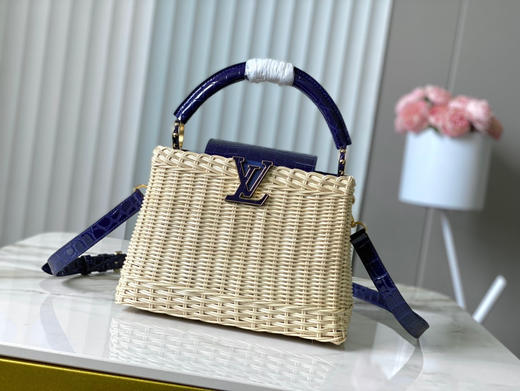 秋冬特惠💰1700 渠道级LV 新品 te级LV 动态芯片 N85520/M48865深蓝鳄鱼竹篮 本款Capucines手袋 商品图0