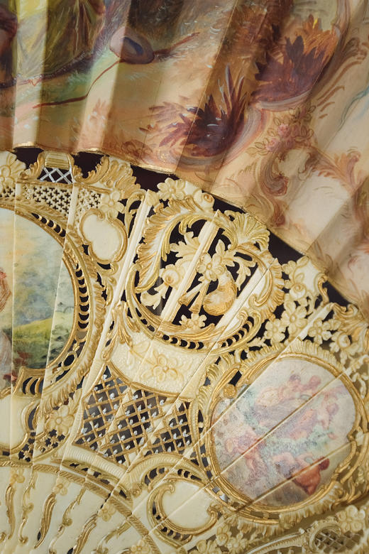 独角鹿西洋古董19世纪末20世纪初西班牙艺术家Ruano Llopis签名创作卷叶纹描金骨雕扇骨装饰田园恋歌及神话主题手绘扇面双面折扇 商品图5