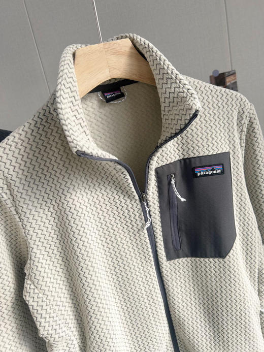 原单正品 Patagonia巴塔哥尼亚拉链开衫抓绒上衣，颜色：黑，白。灰
尺码：S，M、L，XL，XXL 商品图2