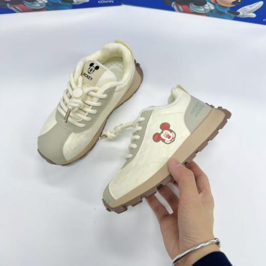 ✨【迪士尼童鞋冬季加绒保暖时尚运动鞋ZC241001-1】🔥鞋子采用环保透气的材质，款式休闲百搭，🧸使鞋子看起来时尚又安全，满足孩子对美观的追求，🎯也能轻松搭配各种服装。 商品图6