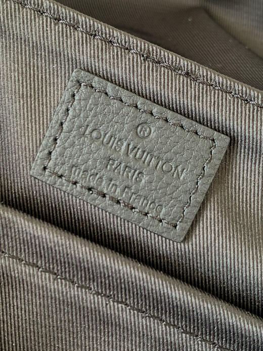 秋冬特惠💰1350 渠道级LV【全钢五金 MB163c01变码芯片】teLV 全套包装 M25121全皮压花 本款Voyager小号邮差包 商品图8