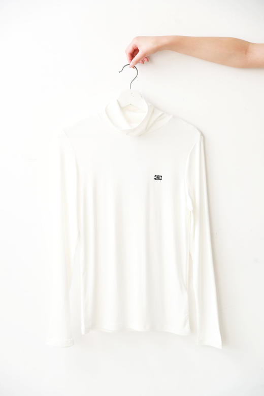 摩登肌理打底衫，胸口小标刺绣。高领设计法式名媛长袖衫C112460 商品图4