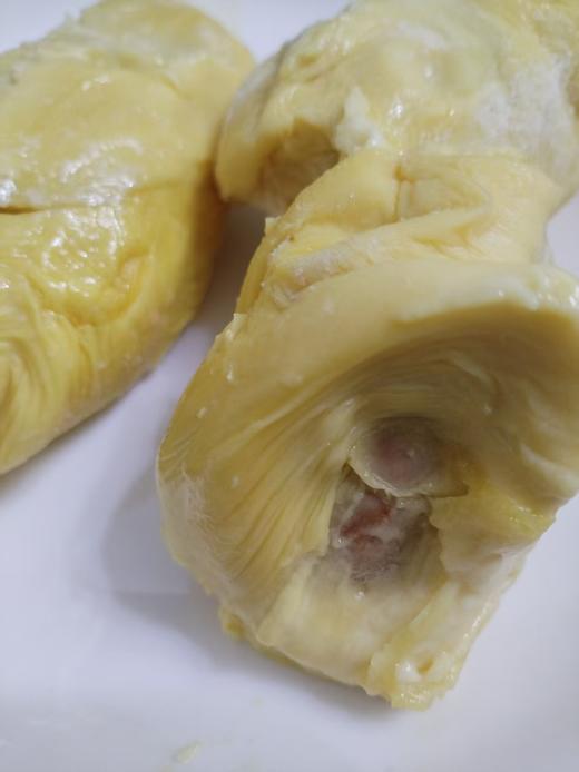 红肉猫山王榴莲肉500g*2袋，核心产区，普遍都是20年树龄的老树果，口感绵密如冰淇淋，薄薄的一层奶油皮，果肉细腻 口感醇香浓厚，彻底化冻几乎没有水！ （因为品种特征 果核偏大），顺丰全国包邮。 商品图3