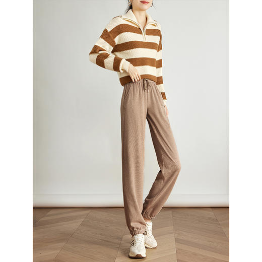 【年终特卖】熙世界磨毛针织束脚运动裤女秋冬高腰显瘦百搭休闲卫裤2025年新款 商品图4