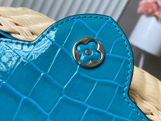 秋冬特惠💰1600 渠道级LV 新品 te级LV 动态芯片 N85520/M48865孔雀绿鳄鱼竹篮 本款Capucines手袋 商品图6