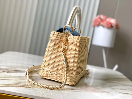 秋冬特惠💰1750 渠道级LV 新品 te级LV 动态芯片 LV X TM CAPUCINES 手袋 M14295/M48865白色樱桃竹篮 本款Capucines手袋 商品图1