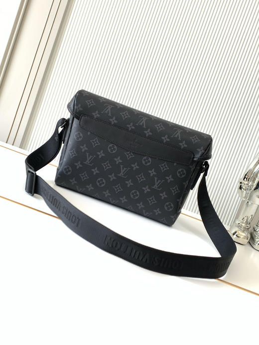 秋冬特惠💰1250 渠道级LV【全钢五金 MB163c01变码芯片】te级LV 全套包装 M12517黑花 本款 Voyager 小号邮差包 商品图2