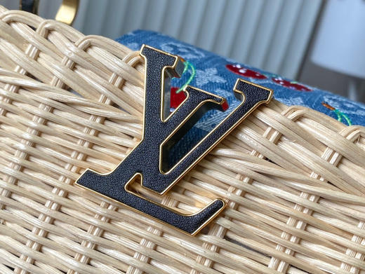 秋冬特惠💰1750 渠道级LV 新品 te级LV 动态芯片 LV X TM CAPUCINES 手袋 M14295/M48865黑色樱桃竹篮 本款Capucines手袋 商品图3