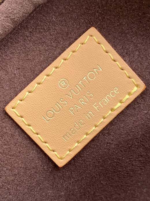 秋冬特惠💰1150 渠道级LV【全钢五金 动态变码芯片】te级LV 全套包装 M82335老花 本款Mini Bumbag手袋 商品图8