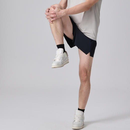 IYOGA男士专业运动跑步短裤 透气面料 宽松版型适合晨跑夜跑健身训练NK010 商品图3