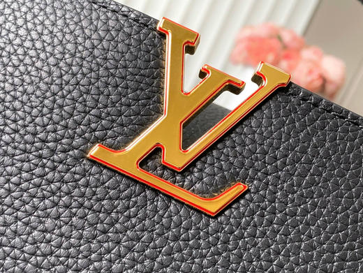 秋冬特惠💰1850 渠道级LV 新品 te级LV 动态芯片 M13714/M48865黑拼樱桃链条 本款Capucines手袋 商品图3