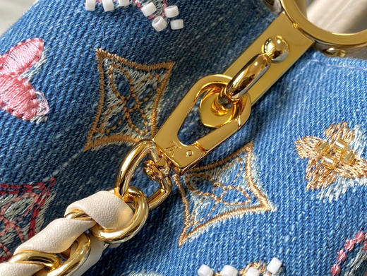 秋冬特惠💰1680 渠道级LV 新品 te级LV 动态芯片 M12947/M48865奶白丹宁花朵刺绣款 商品图5