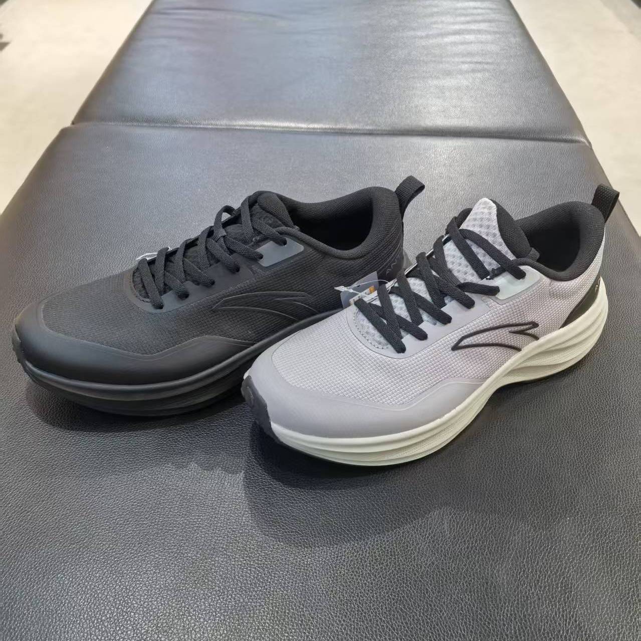 安踏轻云丨轻质缓震跑步鞋男中考体测防滑舒适运动鞋112545521R