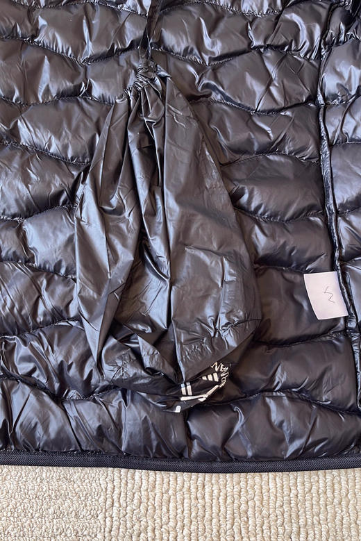 1124-3 渠道货 EA女士 shell夹克 轻薄排骨冲绒 可收纳 立领轻羽绒  只有黑色 商品图10