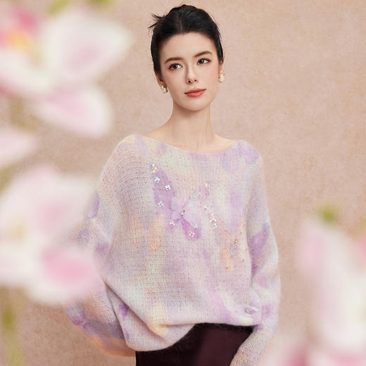 QH604斯尔丽25新款松弛慵懒甜美软糯立体花显瘦廓形上衣 商品图0