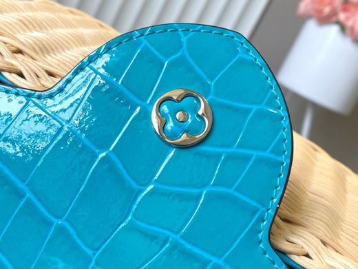 秋冬特惠💰1700 渠道级LV 新品 te级LV 动态芯片 N85520/M48865孔雀绿鳄鱼竹篮 本款Capucines手袋 商品图6