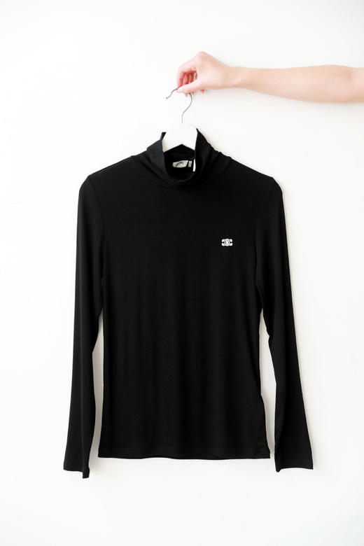 摩登肌理打底衫，胸口小标刺绣。高领设计法式名媛长袖衫C112460 商品图8