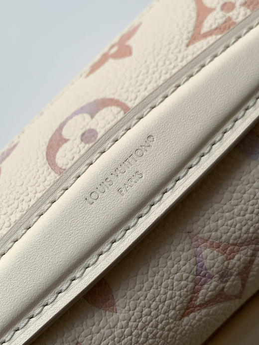 秋冬特惠💰1600 渠道级LV【全钢五金 MB163c01变码芯片】te级LV 全套包装 M25682 本款Pochette Métis East West 手袋 商品图6