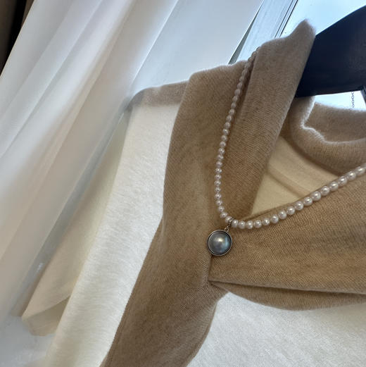 【万能扣】海水马贝包边吊坠 14-16mm 无暇 强光 饱满 采用S925纯银精铸包边工艺 适合日常通勤 商品图3