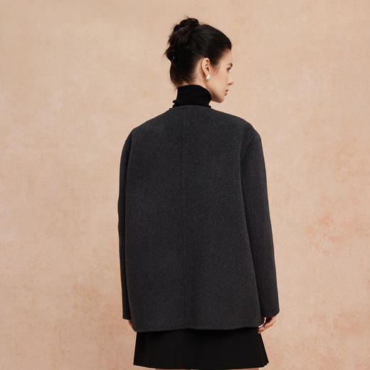 QH962斯尔丽2025新款圆领老钱风松弛感简约宽松保暖显高显瘦大衣 商品图9