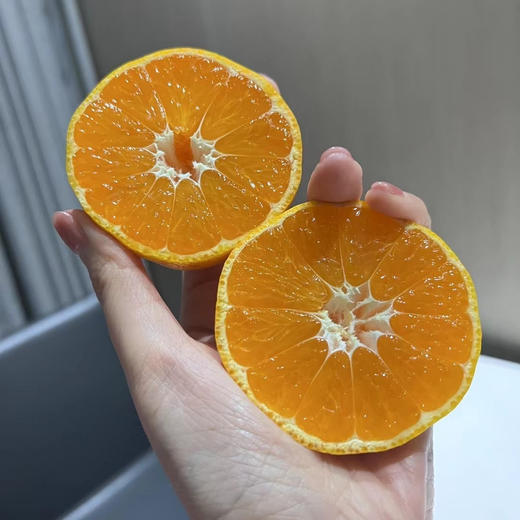 涌泉蜜橘🍊｜核心产区 ✅涌泉蜜桔，一款以地域命名的橘子。 ✅果形整齐，色泽亮丽，果皮细薄~ ✅肉质脆嫩，汁多化渣，品质极优~  商品图3