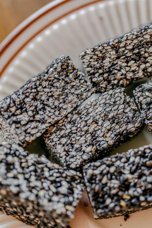 ✨【无糖芝麻酥】 经现代工艺重塑，化身为一片酥香美味。 商品图3