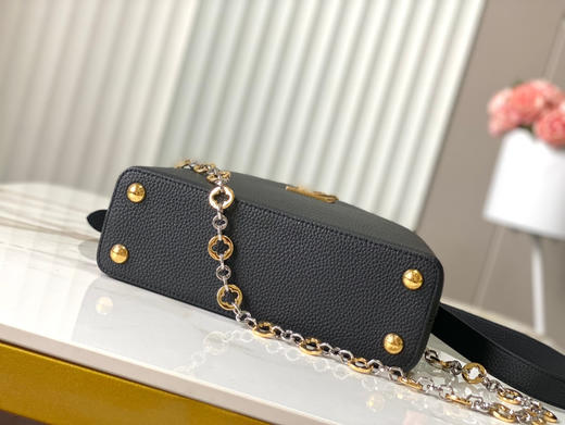 秋冬特惠💰1750 渠道级LV 新品 te级LV 动态芯片 M12936/M48865黑色圆花环扣款 本款Capucines 手袋 商品图8